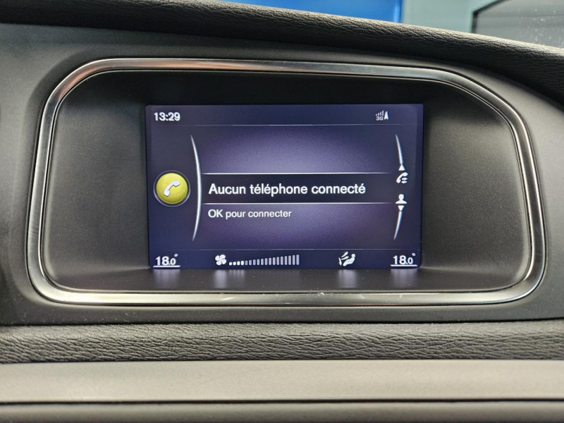 Photo 30 de l'offre de VOLVO V40 2.0 T2 122 Momentum BVM6 à 14990€ chez MKP Distribution