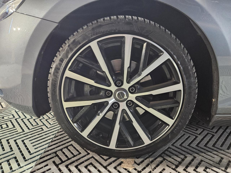 Photo 46 de l'offre de VOLVO V40 2.0 T2 122 Momentum BVM6 à 14990€ chez MKP Distribution