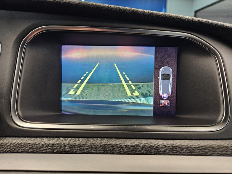 Photo 28 de l'offre de VOLVO V40 2.0 T2 122 Momentum BVM6 à 14990€ chez MKP Distribution