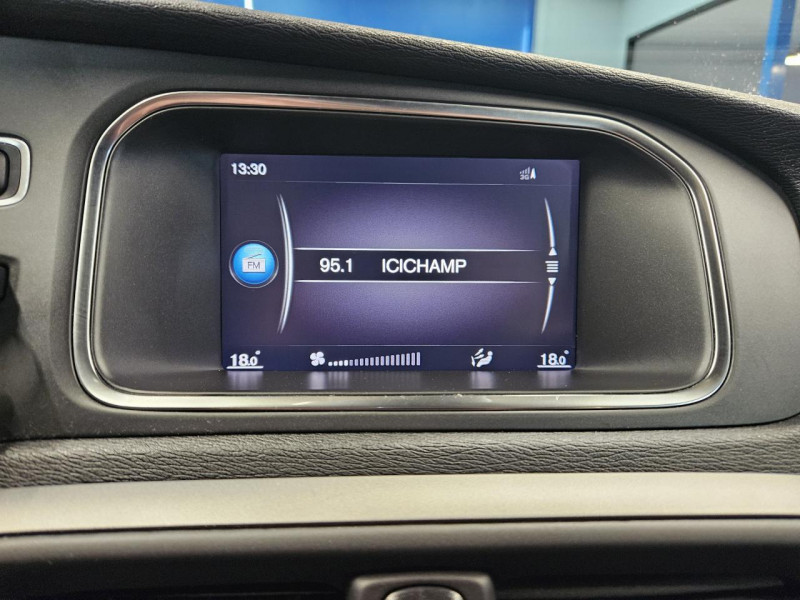 Photo 29 de l'offre de VOLVO V40 2.0 T2 122 Momentum BVM6 à 14990€ chez MKP Distribution