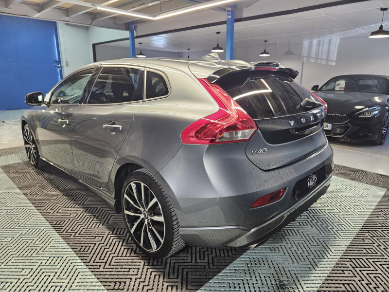 Photo 3 de l'offre de VOLVO V40 2.0 T2 122 Momentum BVM6 à 14990€ chez MKP Distribution