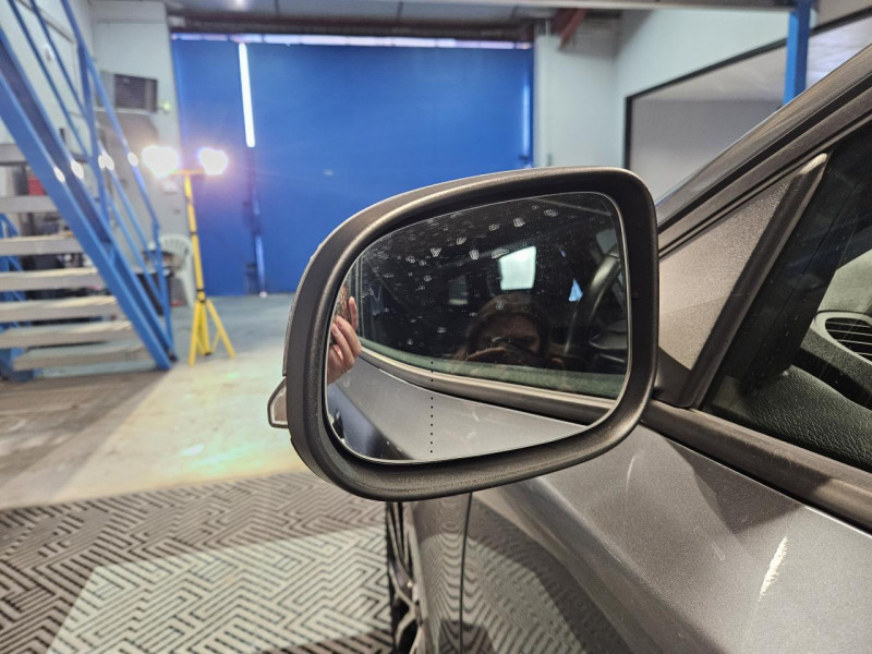 Photo 40 de l'offre de VOLVO V40 2.0 T2 122 Momentum BVM6 à 14990€ chez MKP Distribution