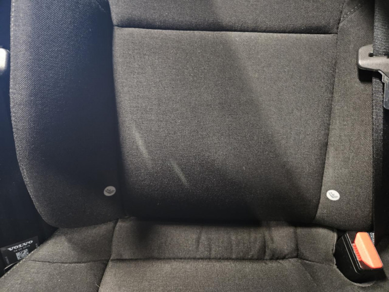 Photo 36 de l'offre de VOLVO V40 2.0 T2 122 Momentum BVM6 à 14990€ chez MKP Distribution