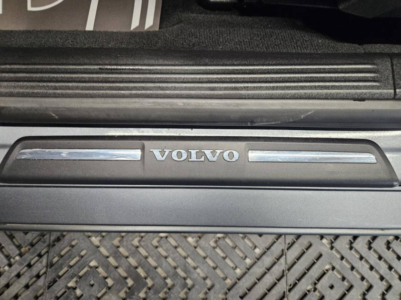 Photo 38 de l'offre de VOLVO V40 2.0 T2 122 Momentum BVM6 à 14990€ chez MKP Distribution