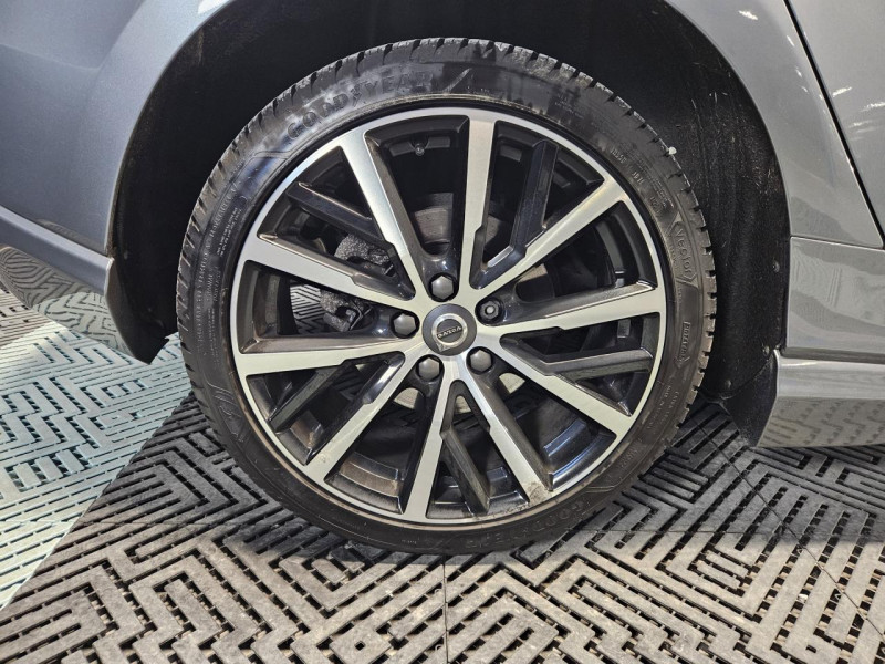 Photo 48 de l'offre de VOLVO V40 2.0 T2 122 Momentum BVM6 à 14990€ chez MKP Distribution