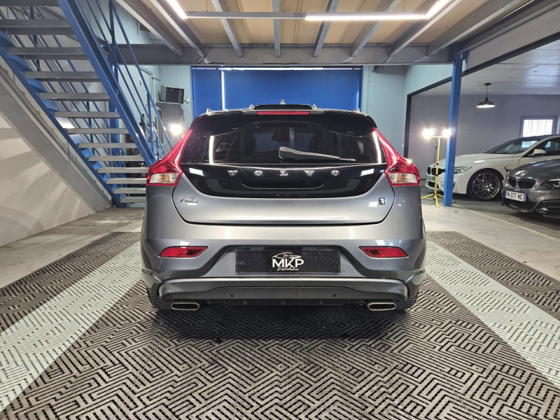 Photo 4 de l'offre de VOLVO V40 2.0 T2 122 Momentum BVM6 à 14990€ chez MKP Distribution