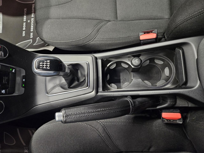 Photo 32 de l'offre de VOLVO V40 2.0 T2 122 Momentum BVM6 à 14990€ chez MKP Distribution