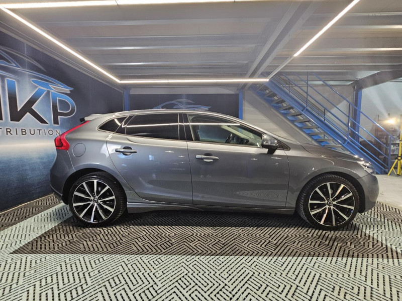 Photo 5 de l'offre de VOLVO V40 2.0 T2 122 Momentum BVM6 à 14990€ chez MKP Distribution