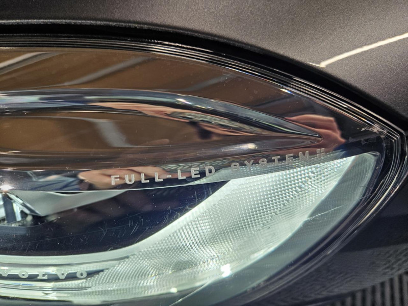 Photo 45 de l'offre de VOLVO V40 2.0 T2 122 Momentum BVM6 à 14990€ chez MKP Distribution