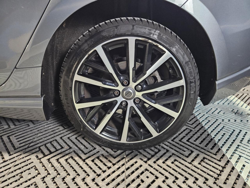 Photo 47 de l'offre de VOLVO V40 2.0 T2 122 Momentum BVM6 à 14990€ chez MKP Distribution