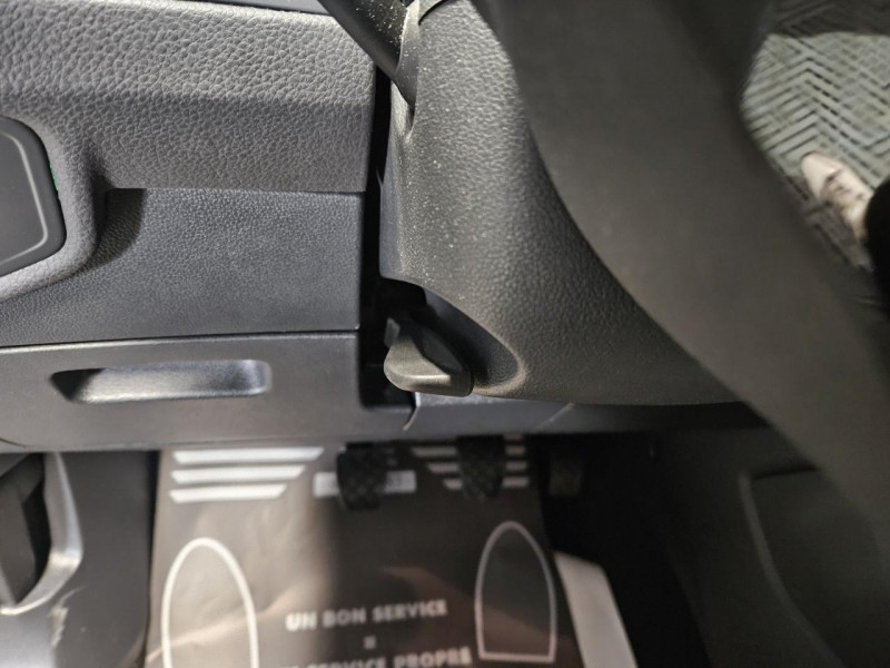 Photo 23 de l'offre de VOLKSWAGEN TOURAN 1.6 TDI 115 7 Places Confortline BVM6 à 19990€ chez MKP Distribution