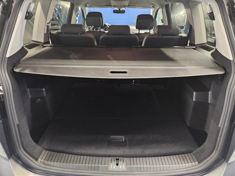 Photo 10 de l'offre de VOLKSWAGEN TOURAN 1.6 TDI 115 7 Places Confortline BVM6 à 19990€ chez MKP Distribution