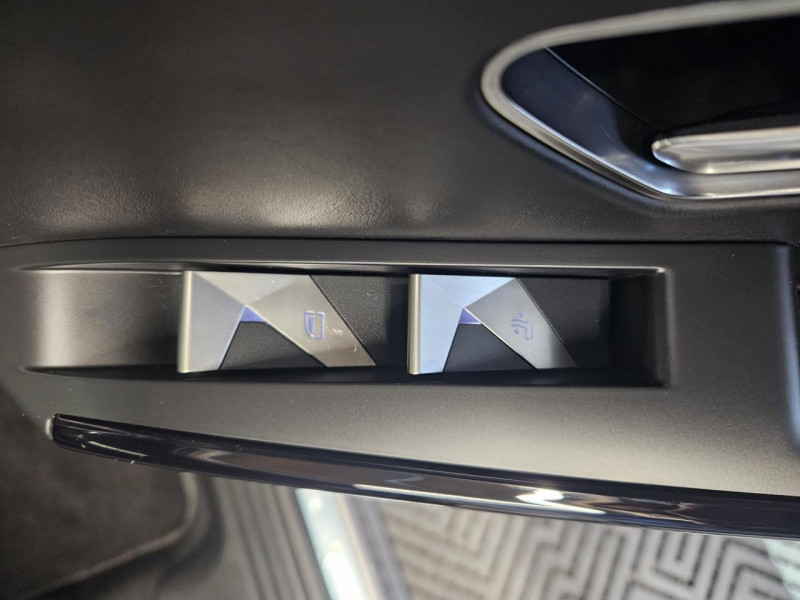 Photo 50 de l'offre de DS DS7 CROSSBACK EXECUTIVE 2.0 BlueHDi 180 EAT8 Opéra à 22990€ chez MKP Distribution