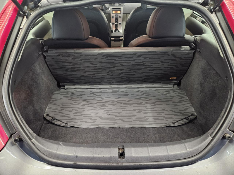 Photo 9 de l'offre de VOLVO C30  1.6D DRIVe 110 Momentum  BVM5 à 9490€ chez MKP Distribution