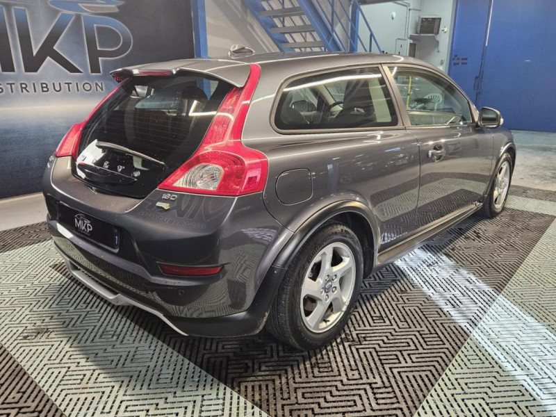 Photo 6 de l'offre de VOLVO C30  1.6D DRIVe 110 Momentum  BVM5 à 9490€ chez MKP Distribution
