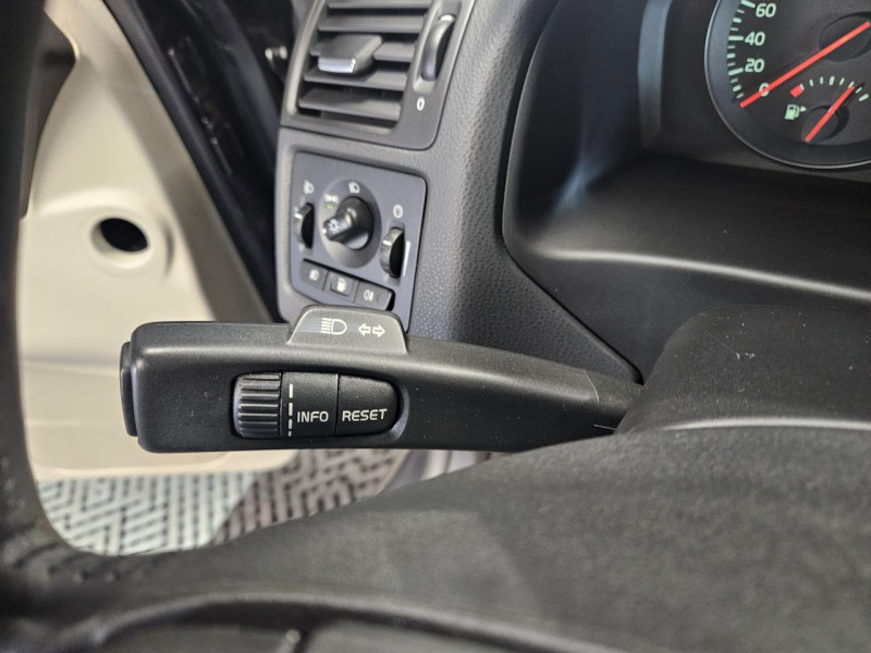 Photo 21 de l'offre de VOLVO C30  1.6D DRIVe 110 Momentum  BVM5 à 9490€ chez MKP Distribution