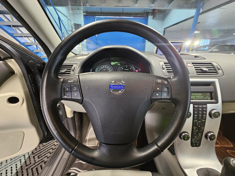 Photo 18 de l'offre de VOLVO C30  1.6D DRIVe 110 Momentum  BVM5 à 9490€ chez MKP Distribution