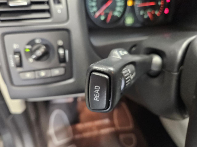 Photo 23 de l'offre de VOLVO C30  1.6D DRIVe 110 Momentum  BVM5 à 9490€ chez MKP Distribution