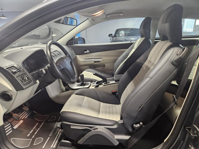 Photo 13 de l'offre de VOLVO C30  1.6D DRIVe 110 Momentum  BVM5 à 9490€ chez MKP Distribution