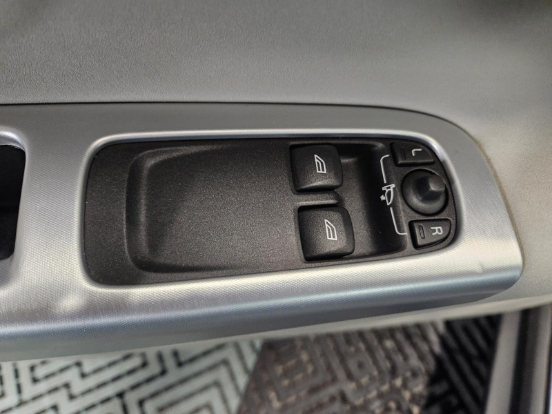 Photo 41 de l'offre de VOLVO C30  1.6D DRIVe 110 Momentum  BVM5 à 9490€ chez MKP Distribution