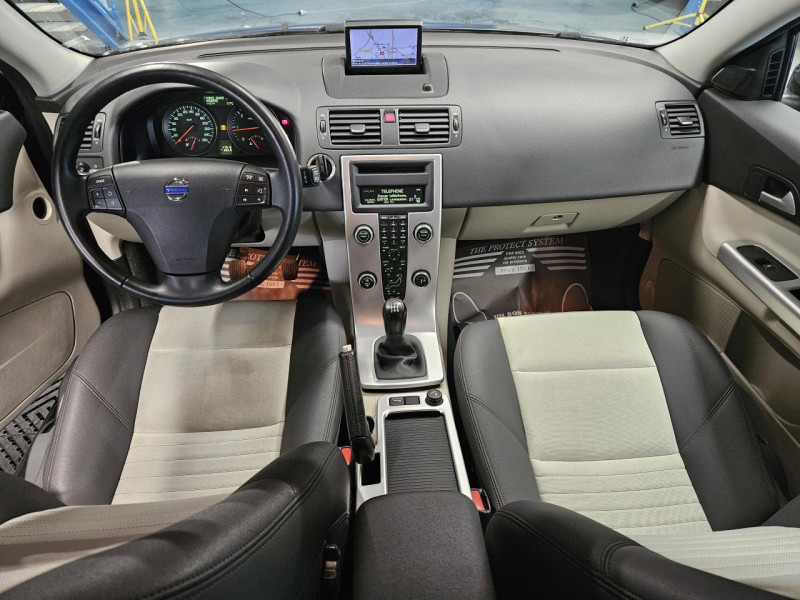 Photo 11 de l'offre de VOLVO C30  1.6D DRIVe 110 Momentum  BVM5 à 9490€ chez MKP Distribution