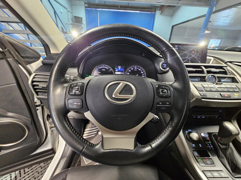 Photo 18 de l'offre de LEXUS NX  300h 2.5 197 2WD Luxe E-CVT à 23990€ chez MKP Distribution
