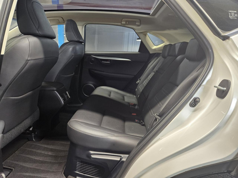 Photo 15 de l'offre de LEXUS NX  300h 2.5 197 2WD Luxe E-CVT à 23990€ chez MKP Distribution