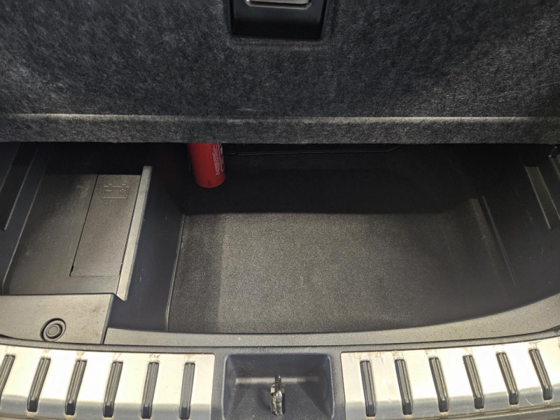Photo 10 de l'offre de LEXUS NX  300h 2.5 197 2WD Luxe E-CVT à 23990€ chez MKP Distribution