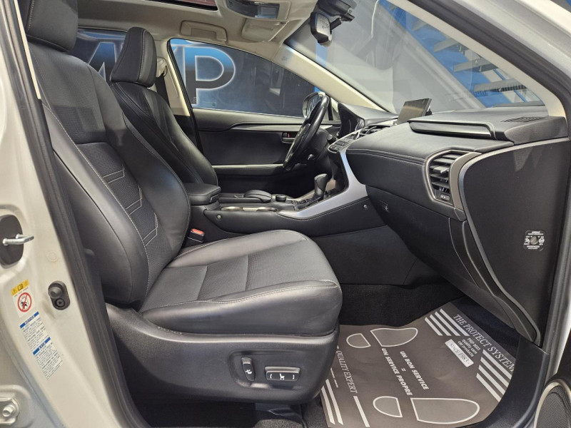 Photo 14 de l'offre de LEXUS NX  300h 2.5 197 2WD Luxe E-CVT à 23990€ chez MKP Distribution