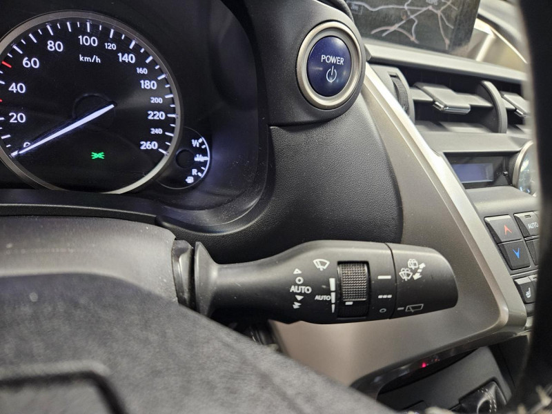 Photo 22 de l'offre de LEXUS NX  300h 2.5 197 2WD Luxe E-CVT à 23990€ chez MKP Distribution