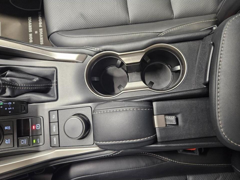 Photo 32 de l'offre de LEXUS NX  300h 2.5 197 2WD Luxe E-CVT à 23990€ chez MKP Distribution