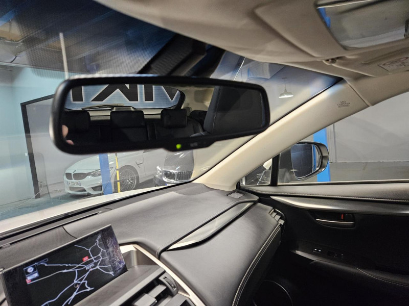 Photo 39 de l'offre de LEXUS NX  300h 2.5 197 2WD Luxe E-CVT à 23990€ chez MKP Distribution