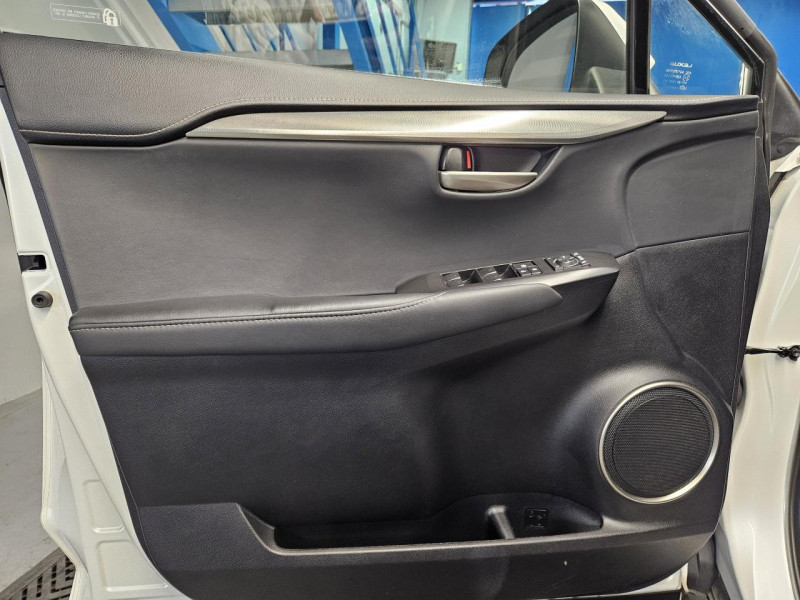 Photo 50 de l'offre de LEXUS NX  300h 2.5 197 2WD Luxe E-CVT à 23990€ chez MKP Distribution