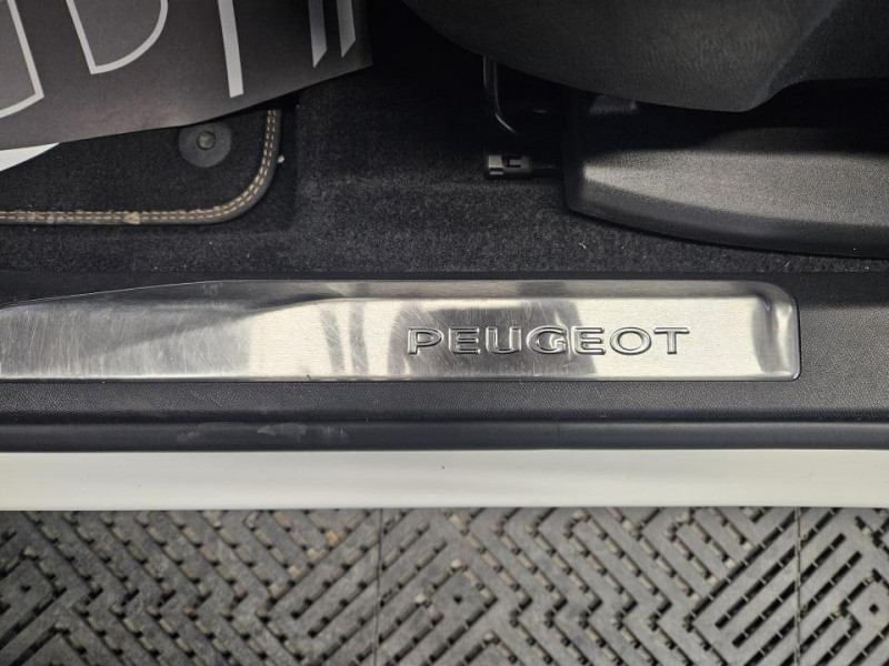 Photo 47 de l'offre de PEUGEOT 5008  1.5 BlueHDi 130 EAT8 GT à 21990€ chez MKP Distribution