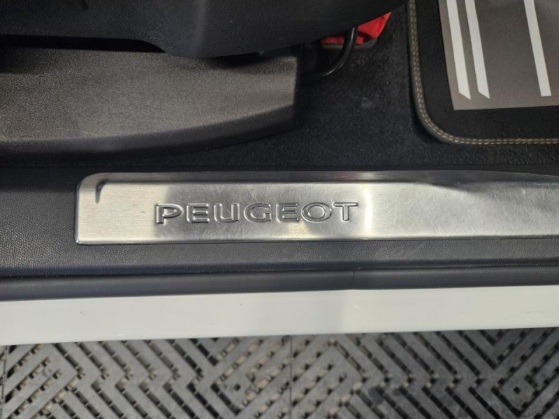 Photo 46 de l'offre de PEUGEOT 5008  1.5 BlueHDi 130 EAT8 GT à 21990€ chez MKP Distribution