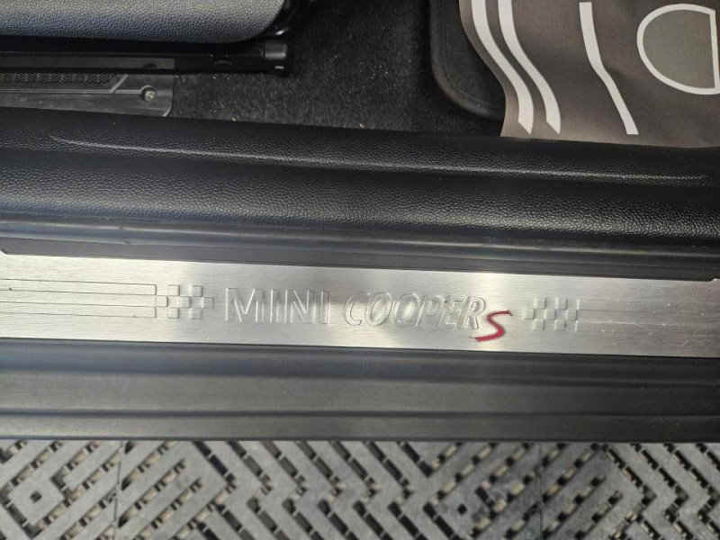 Photo 38 de l'offre de MINI HATCH 5 PORTES F55 Cooper S 2.0 192 Pack Red Hot Chili BVM6 à 16490€ chez MKP Distribution