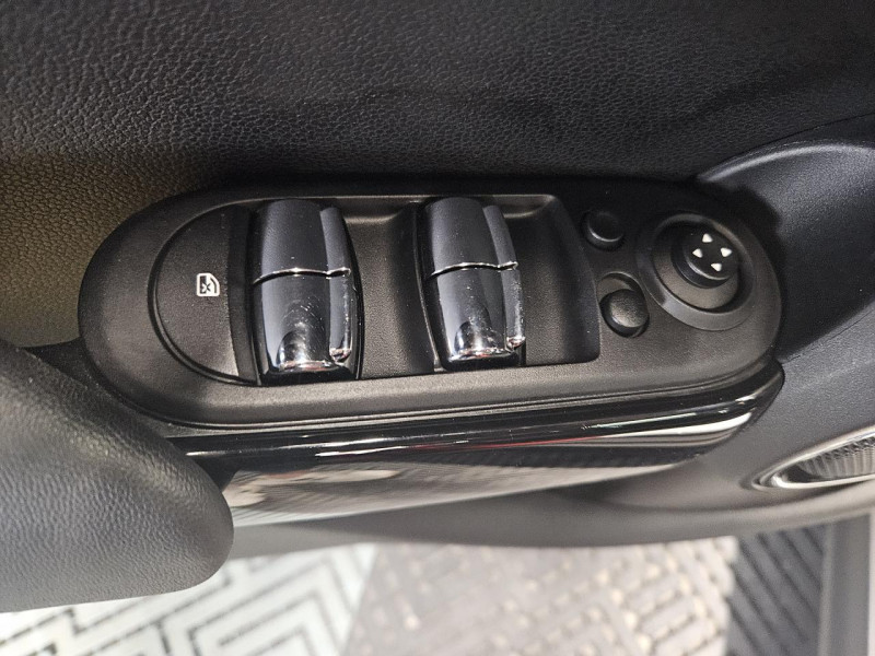 Photo 48 de l'offre de MINI HATCH 5 PORTES F55 Cooper S 2.0 192 Pack Red Hot Chili BVM6 à 16490€ chez MKP Distribution