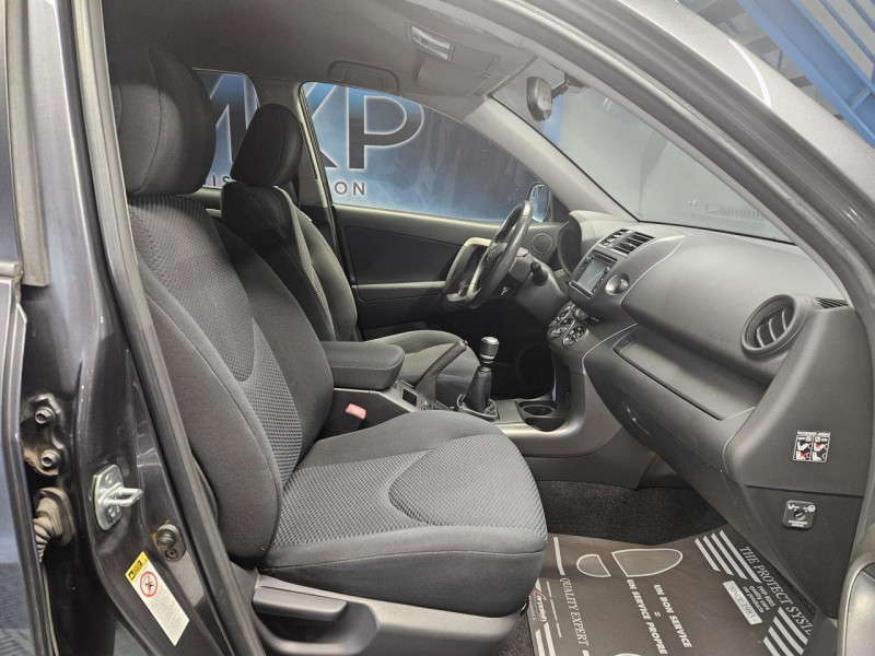 Photo 14 de l'offre de TOYOTA RAV4 2.2 D-4D 150 4WD Lounge BVM à 13990€ chez MKP Distribution