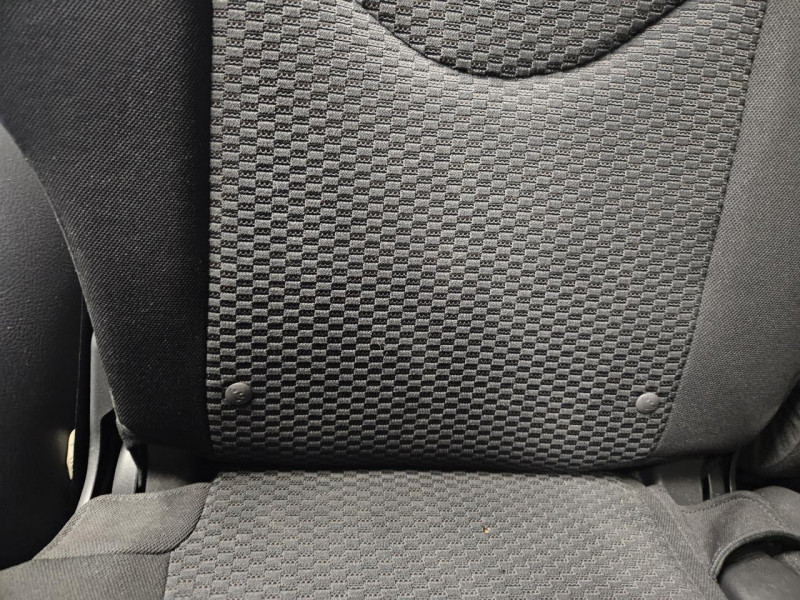 Photo 34 de l'offre de TOYOTA RAV4 2.2 D-4D 150 4WD Lounge BVM à 13990€ chez MKP Distribution