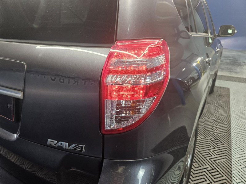 Photo 49 de l'offre de TOYOTA RAV4 2.2 D-4D 150 4WD Lounge BVM à 13990€ chez MKP Distribution