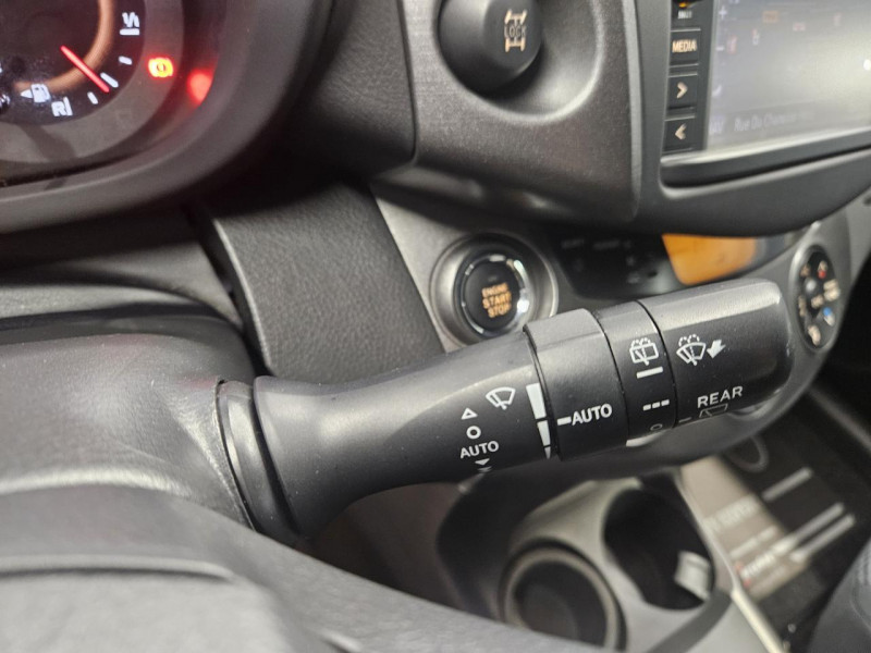 Photo 23 de l'offre de TOYOTA RAV4 2.2 D-4D 150 4WD Lounge BVM à 13990€ chez MKP Distribution