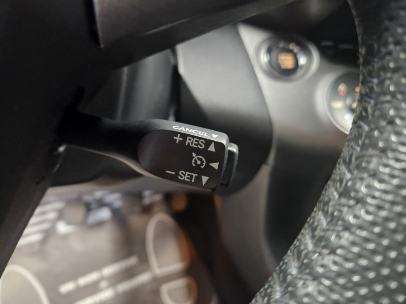Photo 21 de l'offre de TOYOTA RAV4 2.2 D-4D 150 4WD Lounge BVM à 13990€ chez MKP Distribution