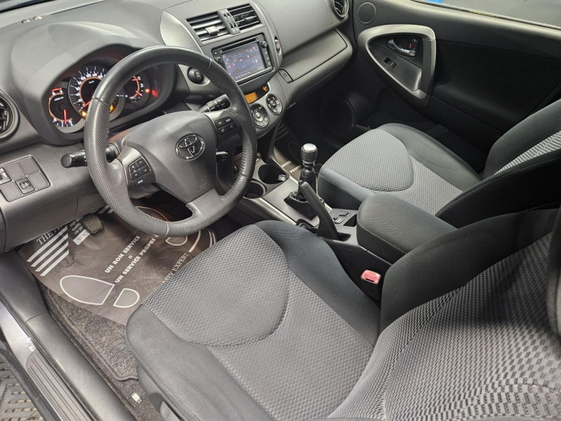 Photo 12 de l'offre de TOYOTA RAV4 2.2 D-4D 150 4WD Lounge BVM à 13990€ chez MKP Distribution
