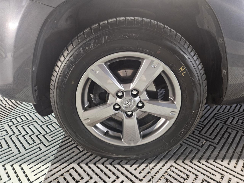 Photo 43 de l'offre de TOYOTA RAV4 2.2 D-4D 150 4WD Lounge BVM à 13990€ chez MKP Distribution
