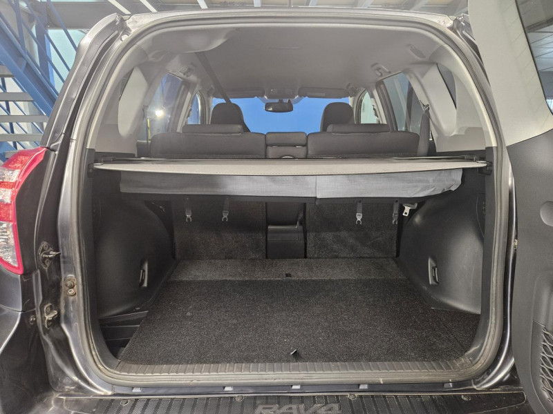 Photo 9 de l'offre de TOYOTA RAV4 2.2 D-4D 150 4WD Lounge BVM à 13990€ chez MKP Distribution