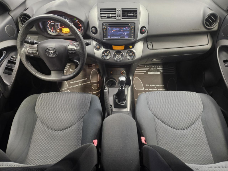Photo 11 de l'offre de TOYOTA RAV4 2.2 D-4D 150 4WD Lounge BVM à 13990€ chez MKP Distribution