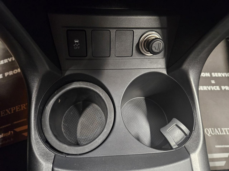 Photo 31 de l'offre de TOYOTA RAV4 2.2 D-4D 150 4WD Lounge BVM à 13990€ chez MKP Distribution