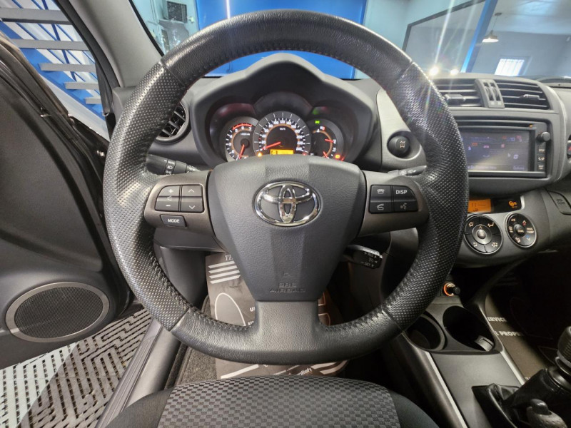 Photo 18 de l'offre de TOYOTA RAV4 2.2 D-4D 150 4WD Lounge BVM à 13990€ chez MKP Distribution