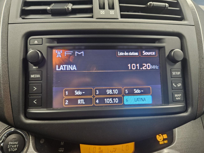 Photo 27 de l'offre de TOYOTA RAV4 2.2 D-4D 150 4WD Lounge BVM à 13990€ chez MKP Distribution