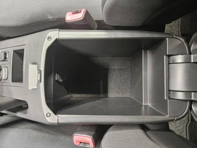 Photo 33 de l'offre de TOYOTA RAV4 2.2 D-4D 150 4WD Lounge BVM à 13990€ chez MKP Distribution